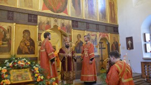 Metropolitan Hilarion of Volokolamsk celebrates at the Chinese Patriarchal Metochion in Moscow