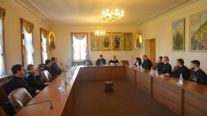 Des représentants de l’Eglise catholique romaine, participants de l’Université d’été annuelle, en visite au Département des relations ecclésiastiques extérieures