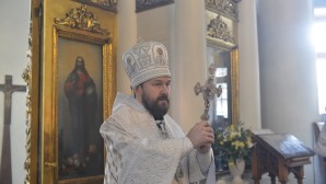 Митрополит Иларион: Лазарева суббота переводит нас от Великого поста к Страстной седмице