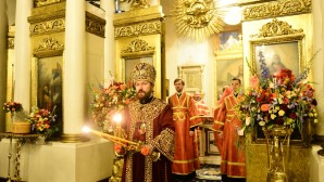 В Пасхальную ночь митрополит Волоколамский Иларион совершил торжественное богослужение в храме иконы Божией Матери «Всех скорбящих Радость» на Большой Ордынке