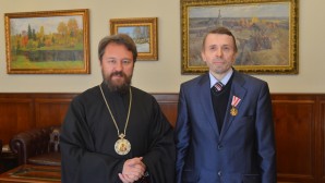 Председатель ОВЦС вручил церковную награду российскому дипломату