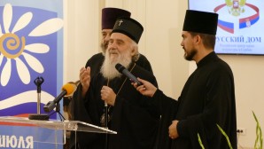 Le primat de l’Église orthodoxe serbe en visite à la « Maison russe » de Belgrade