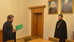 Митрополит Иларион поздравил протоиерея Игоря Якимчука с 20-летием работы в Отделе внешних церковных связей