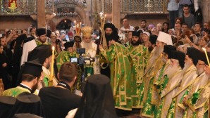 Des hiérarques de l’Église orthodoxe ukrainienne ont concélébré avec le patriarche Théophile III de Jérusalem pour la fête de l’Exaltation de la Croix du Seigneur