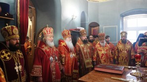 Les primats des Églises orthodoxes russe et en Amérique ont célébré la Divine liturgie à l’église Sainte-Catherine de Moscou