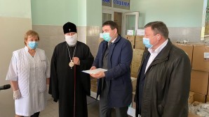 Ukrainian Orthodox Church’s clergymen deliver coronavirus tests to medical workers in all regions of Ukraine