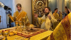 Митрополит Иларион: Господь призывает нас к непрестанному вслушиванию в Его Божественное слово