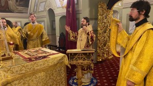 Митрополит Иларион: Евангелие научает нас сверять свою жизнь с Божественными заповедями