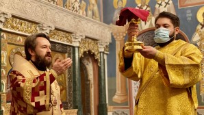 Митрополит Иларион: Дом Божий – место, куда мы не должны входить с земными помышлениями и чувствами