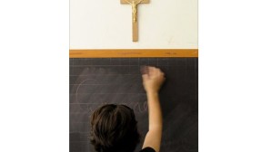 «Υπόθεση του Εσταυρωμένου στα σχολεία»: επικράτηση της λογικής