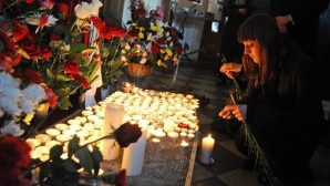 Στο Σμολένσκ τίμησαν μνήμη της Πολωνικής αντιπροσωπείας, η οποία χάθηκε πριν από ένα χρόνο στο αεροπορικό δυστύχημα