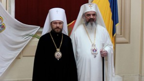 Rencontre du métropolite Hilarion avec le Patriarche Daniel de Roumanie