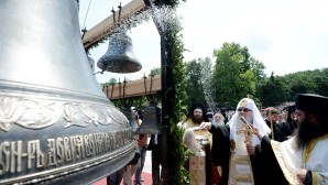 Προκαθήμενος της Ρωσικής Εκκλησίας ευλόγησε καμπάνες για το κωδωνοστάσιο του υπό κατασκευή Ναού της Ιεράς Μονής Παναγίας Δόβρα