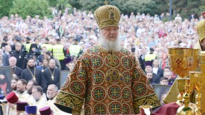 Πατριάρχης Κύριλλος τέλεσε τη Θεία Λειτουργία στην πλατεία του Ιερού Καθεδρικού Ναού Κισινέφ