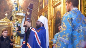 Metropolitan Hilarion celebrates at the Church of the Resurrection in Uspensky Vrazhek