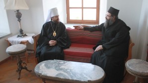 Le métropolite Hilarion de Volokolamsk, président du DREE, est arrivé au Mont Athos