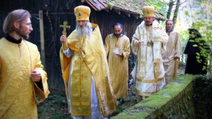 Епископ Корсунский Нестор совершил малое освящение домового храма скита Знаменской обители в Оверни