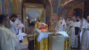 Митрополит Иларион совершил Литургию древнерусским чином в московском храме Покрова Пресвятой Богородицы в Рубцове