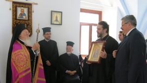 Il Patriarca Bartolomeo visita la chiesa russa a Istanbul