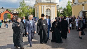 В ходе визита в Россию госсекретарь министерства человеческих ресурсов Венгрии посетил святыни Москвы