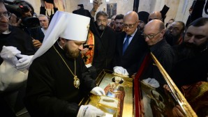A Bari, une relique de saint Nicolas a été remise à la délégation de l’Église orthodoxe russe pour être transportée en Russie