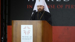 Le métropolite Hilarion est intervenu au Sommet mondial pour la défense des chrétiens persécutés
