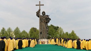 His Beatitude Patriarch Theodoros of Alexandria and His Holiness Patriarch Kirill celebrated a prayer service at the monument to Prince Vladimir Equal-to-the-Apostles