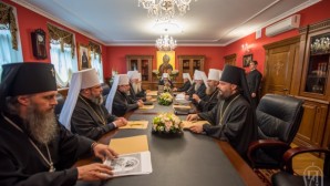Синод Украинской Православной Церкви призвал Верховную Раду не делить верующих украинцев на своих и чужих