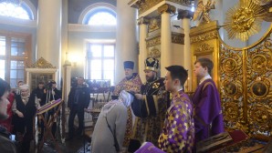 Митрополит Волоколамский Иларион совершил чин присоединения к Православной Церкви временно отпавших от нее людей