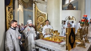 В Великую Субботу митрополит Волоколамский Иларион совершил Литургию святителя Василия Великого