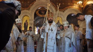 Митрополит Волоколамский Иларион совершил Божественную литургию в Крестовоздвиженском соборе Женевы