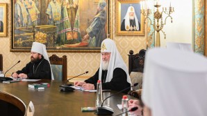 Sa Sainteté le patriarche Cyrille a présidé une réunion du Haut Conseil ecclésiastique