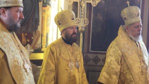 Metropolitan Hilarion celebrates the Divine Liturgy at the Moscow representation of the Serbian Orthodox Church
