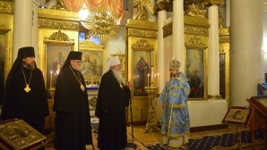 Le primat de l’Église orthodoxe en Amérique a prié pendant les vigiles à l’église Notre-Dame-Joie-de-tous-les-affligés