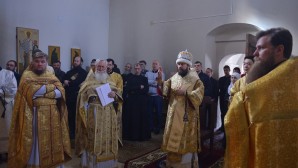Μητροπολίτης Βολοκολάμσκ Ιλαρίωνας τέλεσε Θεία Λειτουργία με το παλαιό Ρωσικό τυπικό στο Ναό της Αγίας Σκέπης Ρουμπτσόβο Μόσχα