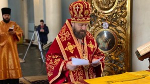 В праздник святителя Николая Чудотворца митрополит Волоколамский Иларион совершил Божественную литургию