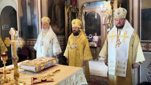 Митрополит Иларион совершил богослужение на Подворье Сербской Православной Церкви в Москве