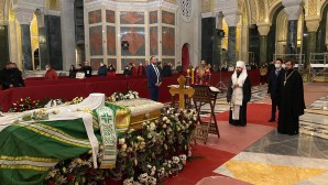 Митрополит Волоколамский Иларион совершил литию у гроба почившего Патриарха Сербского Иринея