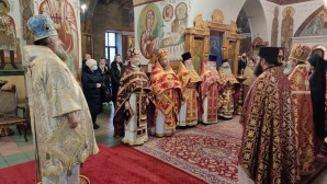 Un hiérarque de l’Église orthodoxe géorgienne a présidé la célébration de la « Guiorgoba » à l’église Saint-Georges de Moscou